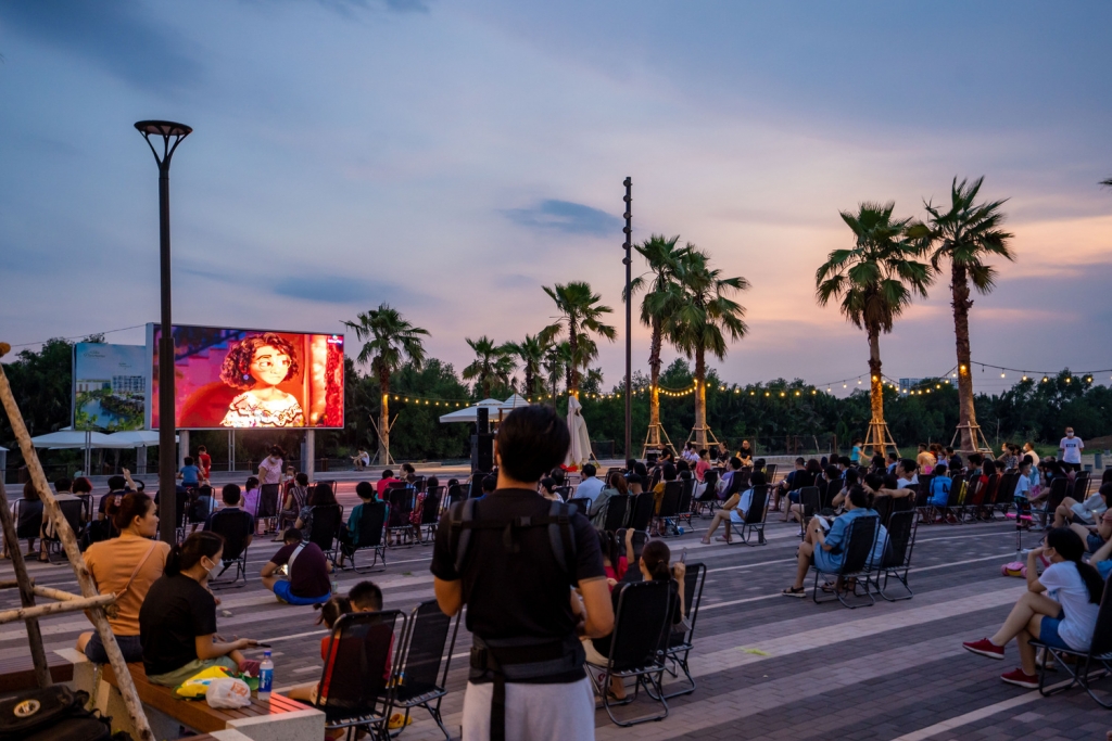 Rạp phim ngoài trời Mizuki – View cực chill, phim cực phiêu