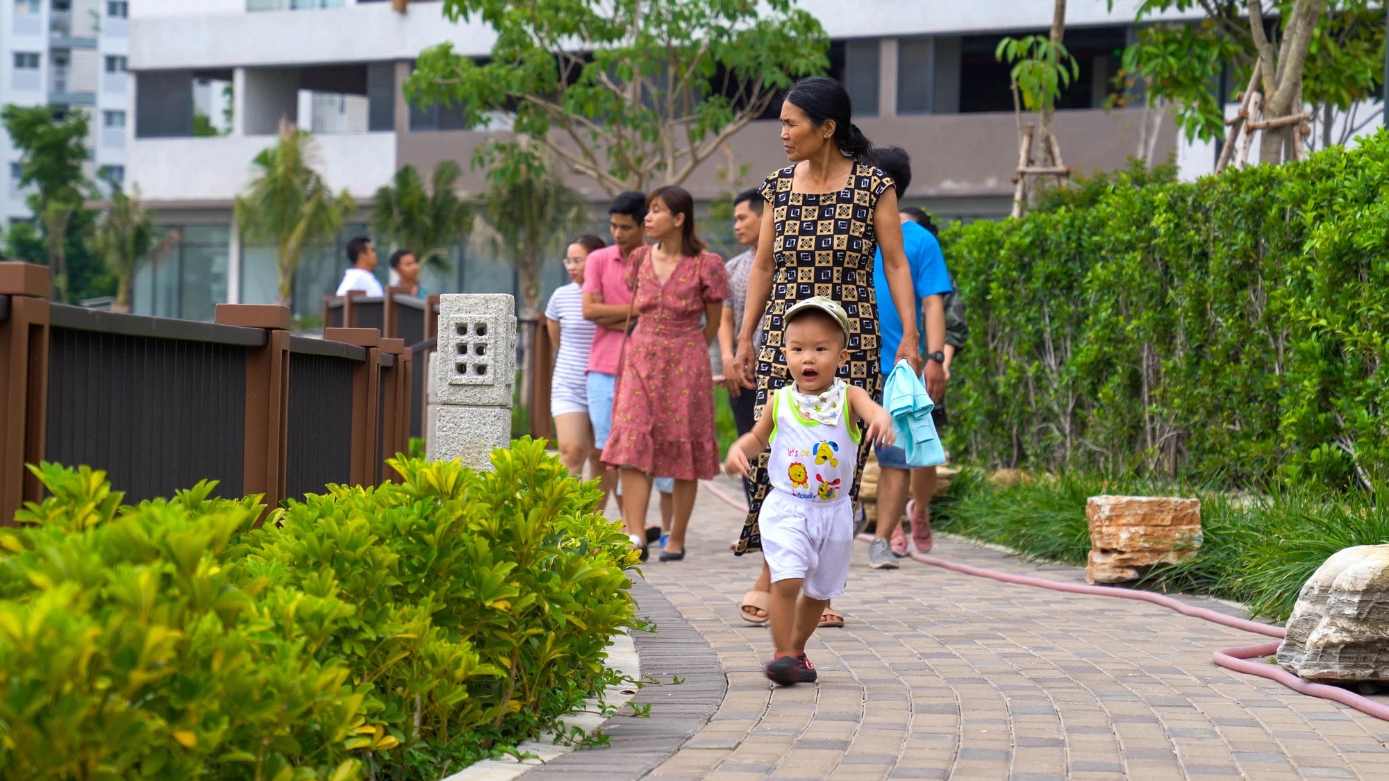 Tận mắt ngắm những căn nhà biệt lập giữa phố thị xô bồ, 5 lý do để người ta sẵn sàng bỏ tất cả tìm về chốn bình yên